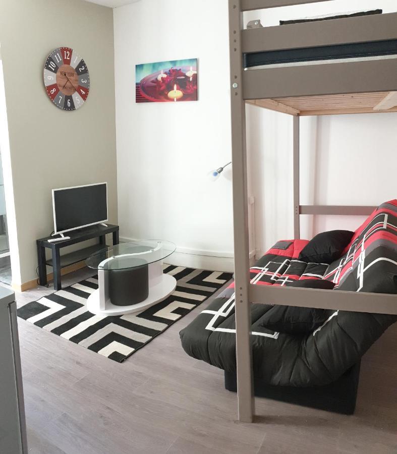 Chambres Poitiers Centre: Private Comforts, Shared Kitchen & City Hall Proximity Exterior photo