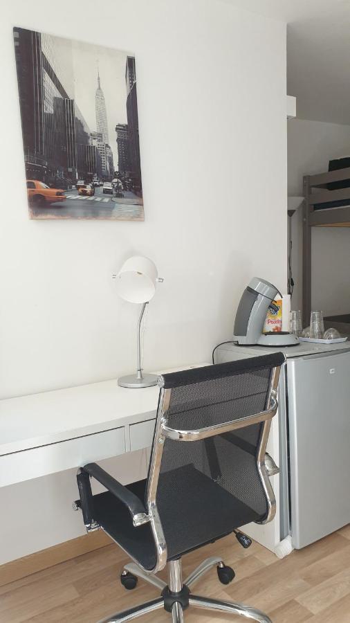 Chambres Poitiers Centre: Private Comforts, Shared Kitchen & City Hall Proximity Exterior photo