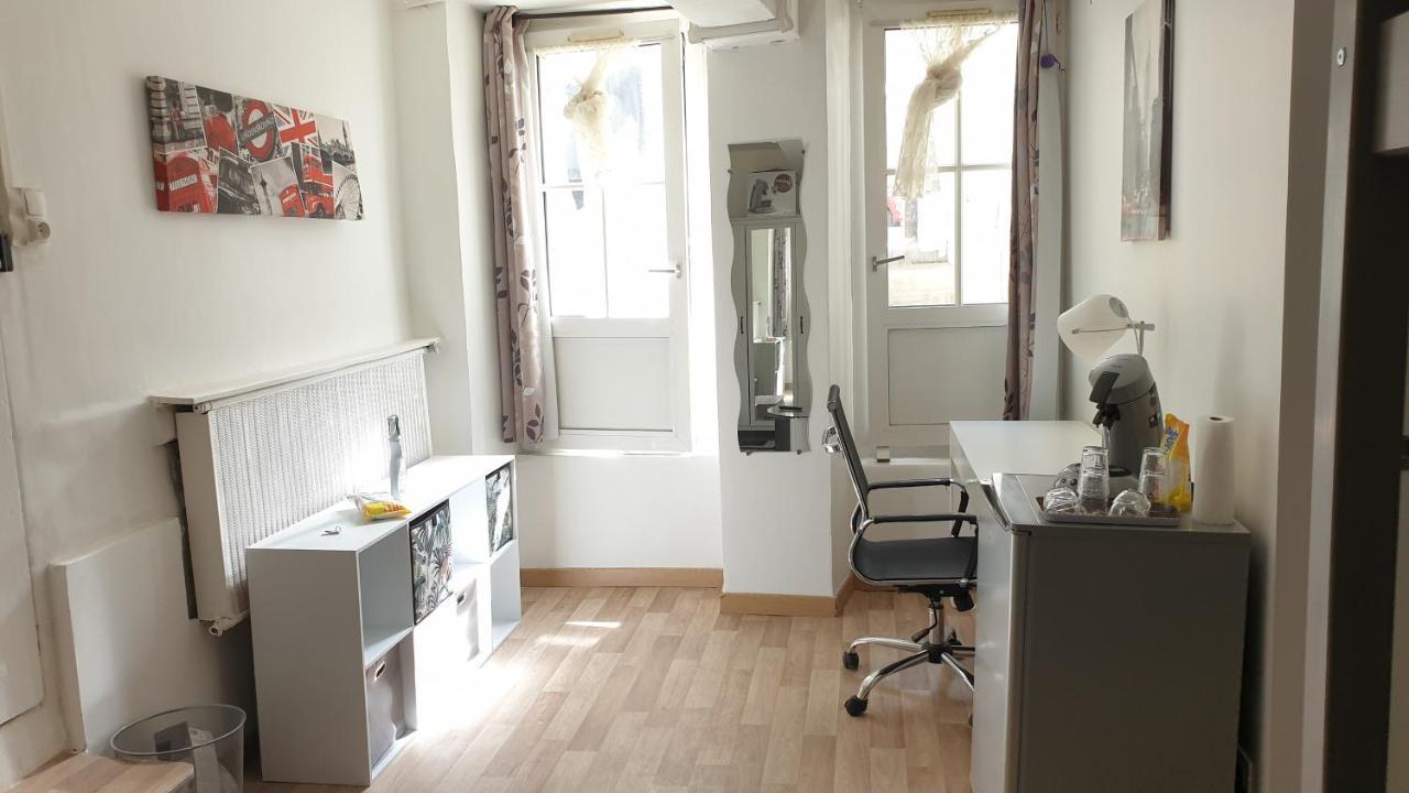 Chambres Poitiers Centre: Private Comforts, Shared Kitchen & City Hall Proximity Exterior photo