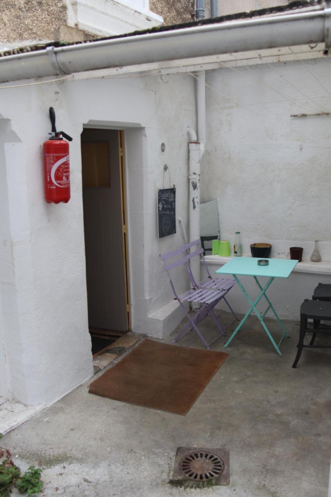 Chambres Poitiers Centre: Private Comforts, Shared Kitchen & City Hall Proximity Exterior photo