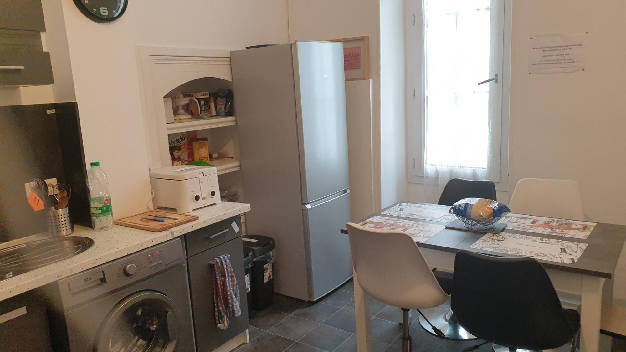 Chambres Poitiers Centre: Private Comforts, Shared Kitchen & City Hall Proximity Exterior photo