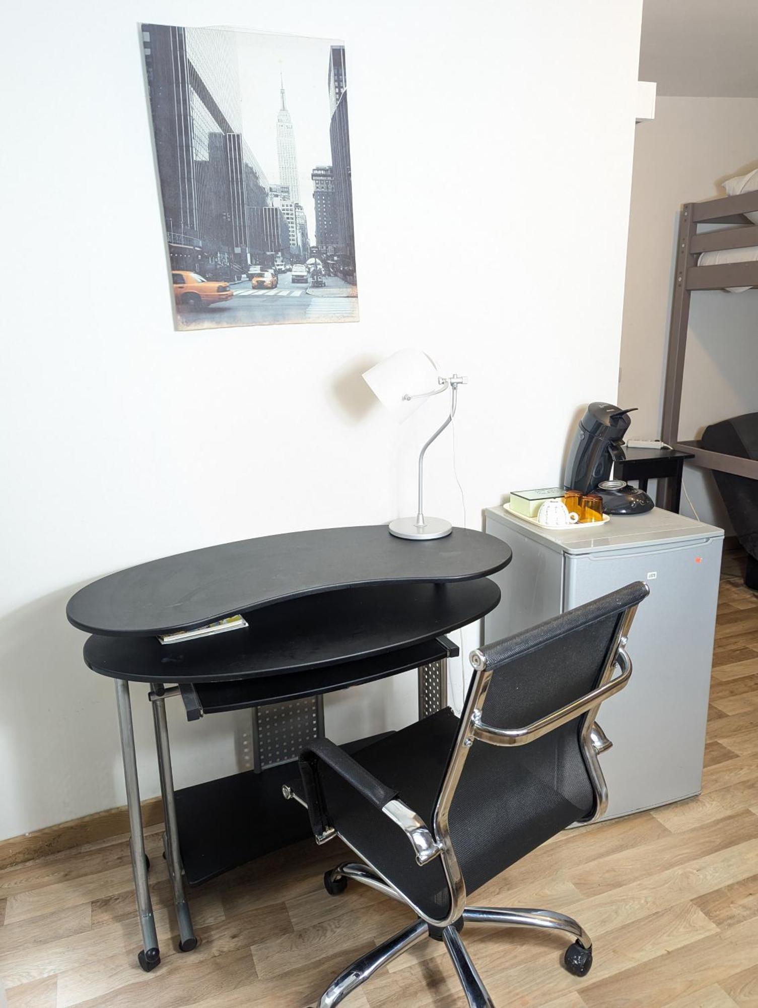 Chambres Poitiers Centre: Private Comforts, Shared Kitchen & City Hall Proximity Exterior photo