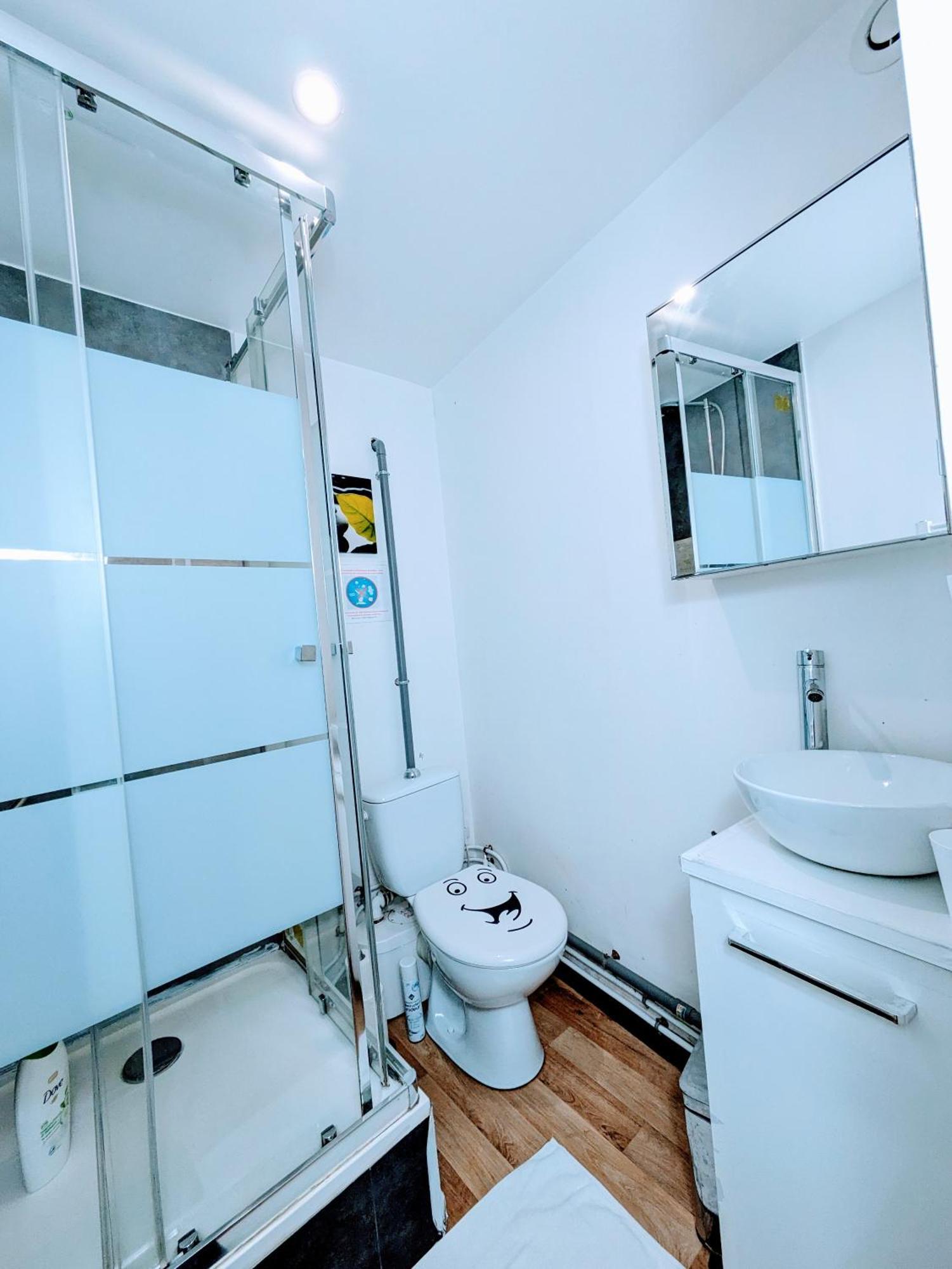 Chambres Poitiers Centre: Private Comforts, Shared Kitchen & City Hall Proximity Exterior photo