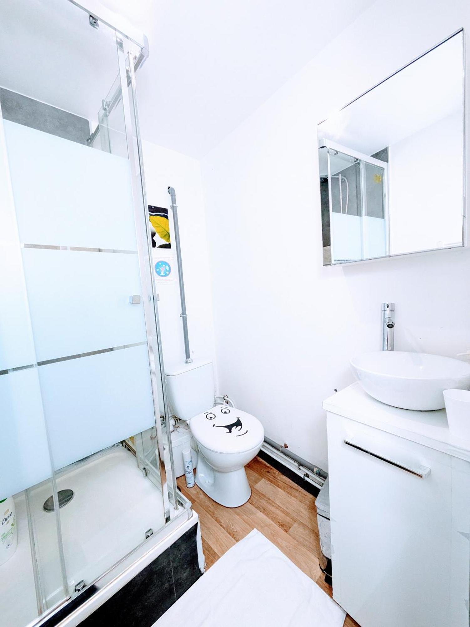 Chambres Poitiers Centre: Private Comforts, Shared Kitchen & City Hall Proximity Exterior photo